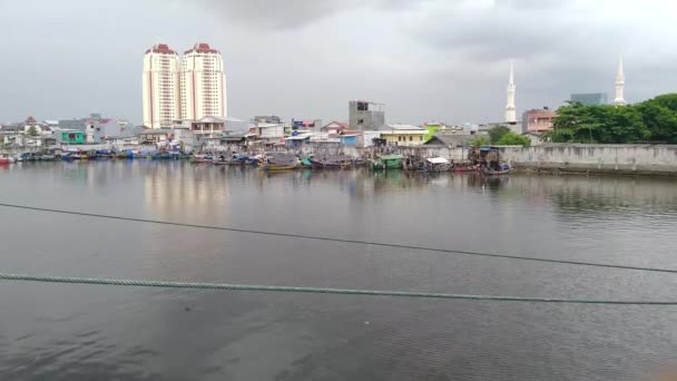 Sunda Kelapa Port Atmosfera Lucrătorilor Care Transportă Mărfuri Camioane Nave — Videoclip de stoc