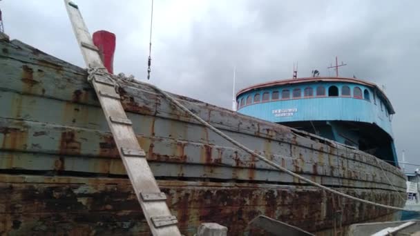 Sunda Kelapa Kikötő Árukat Szállító Munkavállalók Atmoszférája Teherautókról Kikötőben Lévő — Stock videók