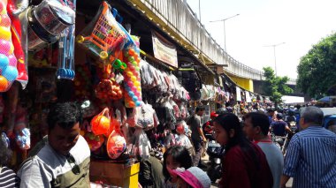 Pasar pagi, Jakarta, Endonezya - 08 Temmuz 2018: Satıcılar ve alıcılar için canlı bir pazar ortamı