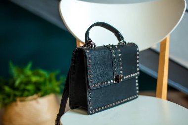 çantalar, çantalar, çeşitli tasarım çantaları, kadınlar için farklı tarzlar.