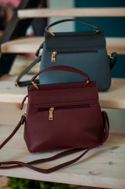 çantalar, çantalar, çeşitli tasarım çantaları, kadınlar için farklı tarzlar.