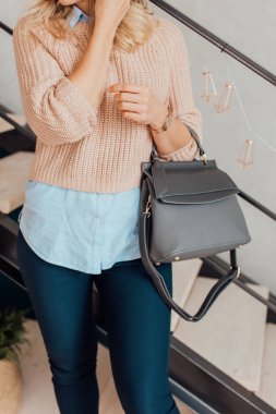 çantalar, çantalar, çeşitli tasarım çantaları, kadınlar için farklı tarzlar.