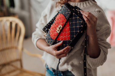 çantalar, çantalar, çeşitli tasarım çantaları, kadınlar için farklı tarzlar.