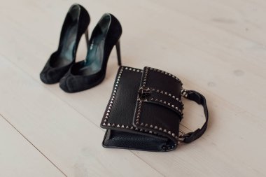 çantalar, çantalar, çeşitli tasarım çantaları, kadınlar için farklı tarzlar.