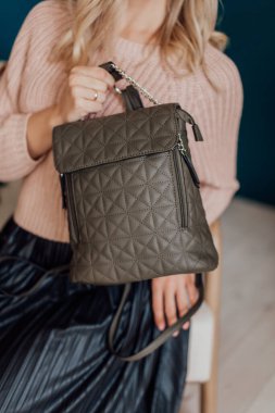 çantalar, çantalar, çeşitli tasarım çantaları, kadınlar için farklı tarzlar.