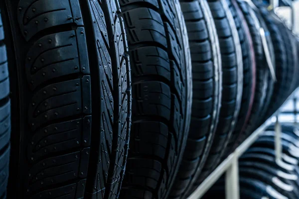 Neumáticos Coche Son Color Negro Con Diferentes Patrones Banda Rodadura —  Fotos de Stock