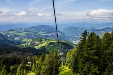 Oberholz Alp Kulübesi 'nden Bolzano' ya doğru bakın.