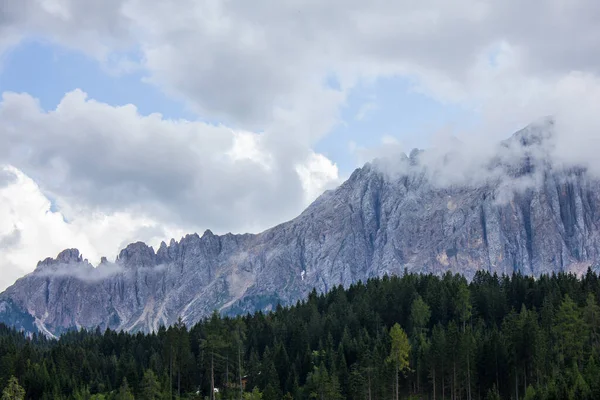 Latemar Dağları Manzarası, İtalya