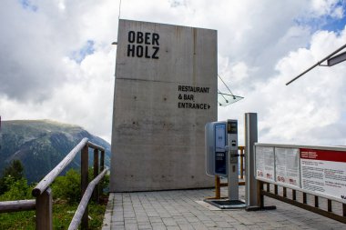 Oberholz Dağ Kulübesi Girişi, Obereggen