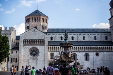 Trento, İtalya - 15 Ağustos 2019: Eski Şehirdeki San Vigilio Katedrali