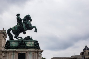 Viyana, Avusturya - 6 Haziran 2019: Savoy Prensi Eugene 'in Hofburg Sarayı önündeki heykeli, Heldenplatz, Viyana