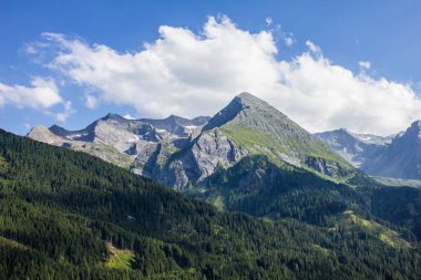 Hintertux 'un üstündeki dağların görüntüsü, Tyrol