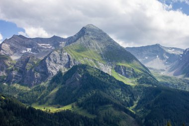 Hintertux 'un üstündeki dağların görüntüsü, Tyrol
