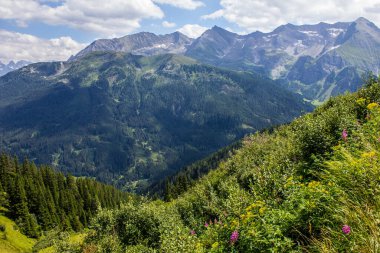 Hintertux 'un üstündeki dağların görüntüsü, Tyrol