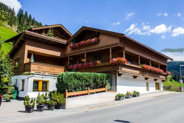 Tux Valley, Avusturya 'daki Büyük Tirol Kalkanı Manzarası