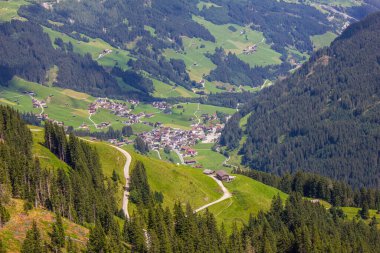 Tux Vadisi manzarası, Tyrol, Avusturya