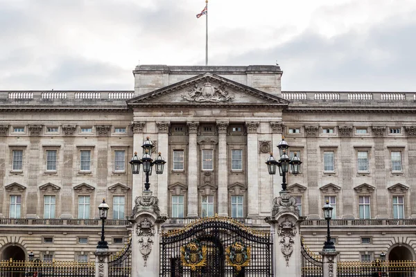 Лондон Великобритания Октября 2018 Года Первый Вид Букингемского Дворца Облачный — стоковое фото