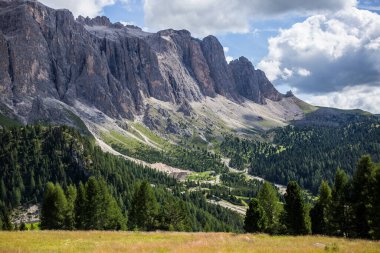Dolomitlerdeki Sella Grup Dağları, Selva di Val Gardena (Groeden 'deki Wolkenstein)
