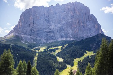 Selva di Val Gardena, İtalya 'dan Sassolungo (Langkofel) manzarası