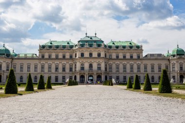 Viyana, Avusturya - 19 Haziran 2018: Bir Yaz Günü Yukarı Belvedere Sarayı ve Bahçesi