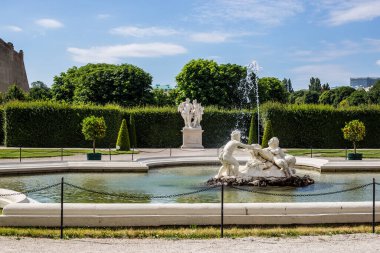 Viyana, Avusturya - 19 Haziran 2018: Bir Yaz Günü Aşağı Belvedere Bahçesi manzarası