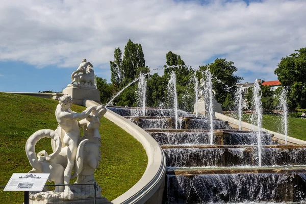 Wiedeń Austria Czerwca 2018 Fontanna Kaskadowa Ogrodzie Belvedere Letni Dzień — Zdjęcie stockowe