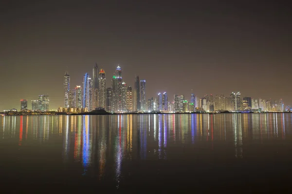 迪拜码头在深夜 — 图库照片