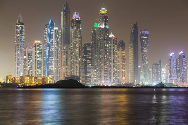 Dubai Marina skyline w późnych godzin wieczornych — Zdjęcie stockowe