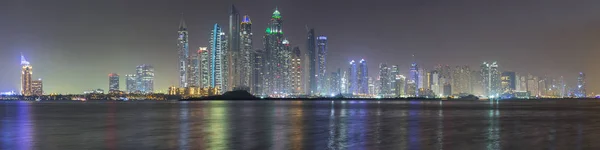 迪拜码头全景在深夜 免版税图库图片