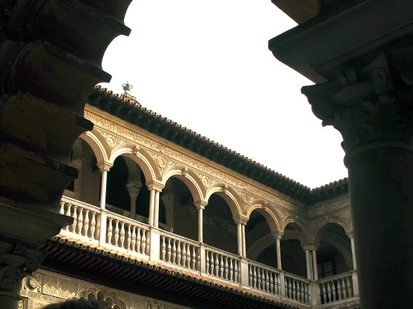 Seville, Endülüs, İspanya. Sevilla 'dan Alczar, Müteahhitlik Merkezi. Ağustos 2012.Sevilla Kraliyet Alczarları, Hristiyan kral Kastilya Kralı Peter için Sevilla 'da inşa edilmiş bir kraliyet sarayıdır..