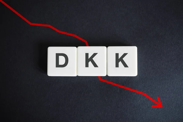 Código Alfabético Moneda Danesa Dkk Flecha Roja Descendente Sobre Fondo — Foto de Stock