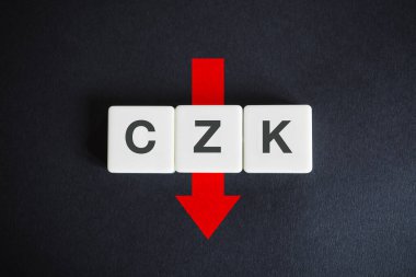 Çek Koruna alfabetik para birimi ISO kodu (CZK) ve siyah arka planda kırmızı ok. Çek ekonomisi..