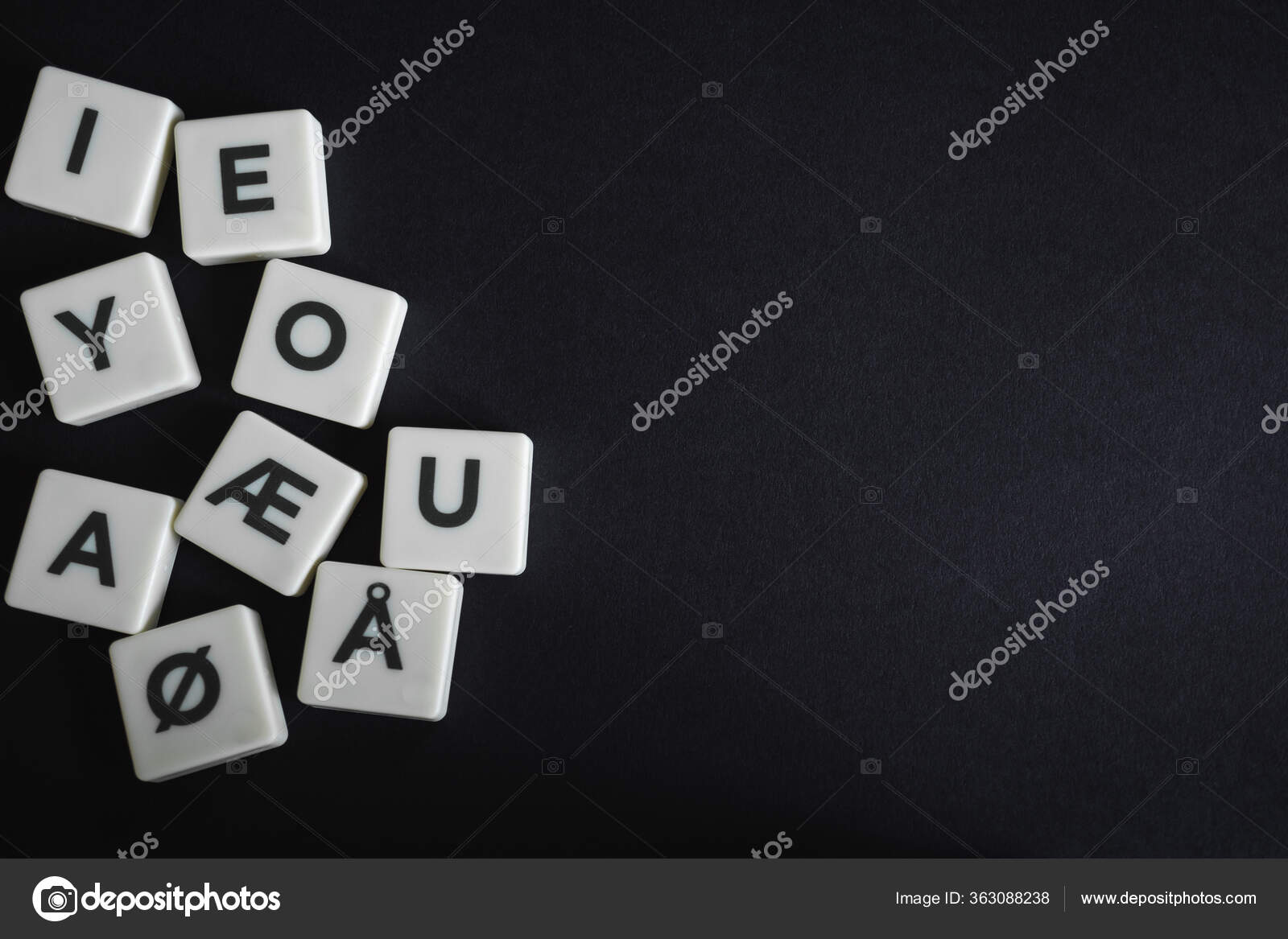 纽西兰元字母货币Iso代码Nzd 和红色箭头的黑色背景新西兰经济——图库图片© Photoopus #363088238