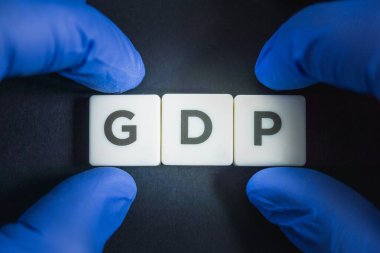 Yeni Zelanda Doları alfabetik para birimi ISO kodu (NZD) ve siyah zemin üzerinde kırmızı ok. Yeni Zelanda Ekonomisi.