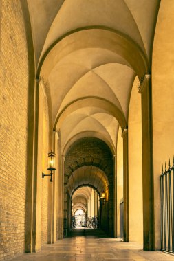 Klostergangen, Stroget 'i Straedet, Kopenhag, Danimarka' ya bağlayan gizli bir geçit..