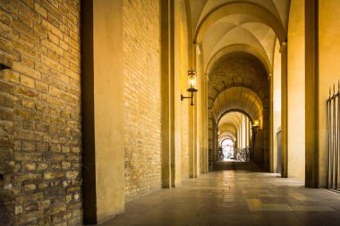 Klostergangen, Stroget 'i Straedet, Kopenhag, Danimarka' ya bağlayan gizli bir geçit..