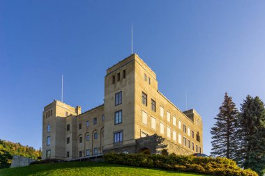 Ekeberg Lisesi 1917 'de Oslo, Norveç' te fresklerle inşa edildi..