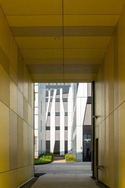 Dekoratif mimari paneller, kaplama ve cephe sistemleri. Modern mimari.