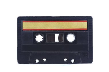Beyaz izole edilmiş arka plan üzerinde çıkartmalar olan eski model bir kaset. Retro vintage 80 'lerin müzik konsepti
