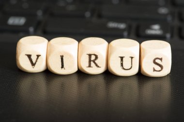 Bir bilgisayar ve word virüs