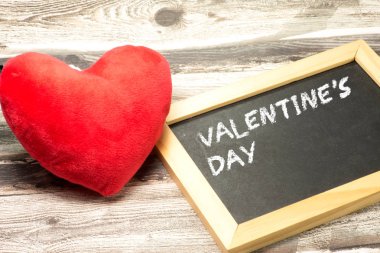 Bir kalp ve word Sevgililer günü ile yazı tahtası