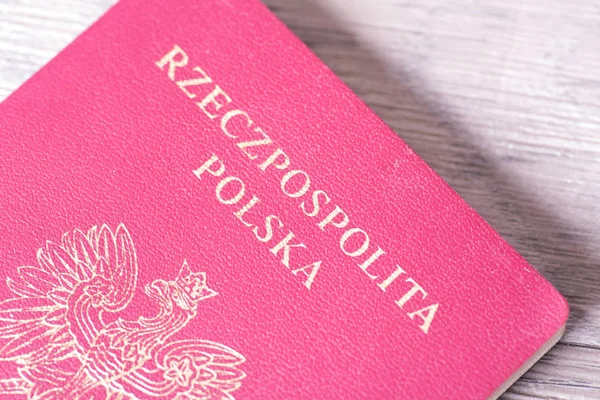 Primer plano de un pasaporte polaco — Foto de Stock