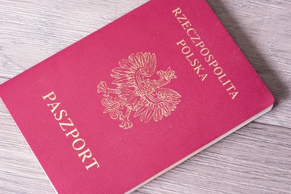 Primer plano de un pasaporte polaco — Foto de Stock
