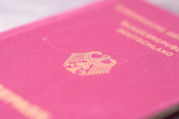 Fechar de um passaporte alemão — Fotografia de Stock