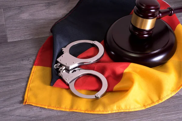 Flagge Von Deutschland Ein Richterhammer Und Handschellen — Foto de Stock