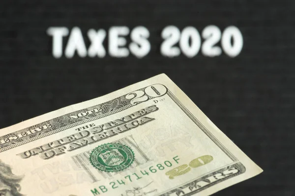 Detail Dolarové Bankovky Nápisem Daně 2020 Černém Pozadí — Stock fotografie