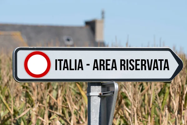 Een Bord Waarschuwt Voor Gebieden Met Beperkingen Italië — Stockfoto