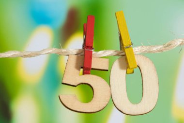 50. yaş günü, pasta ve mumlar.