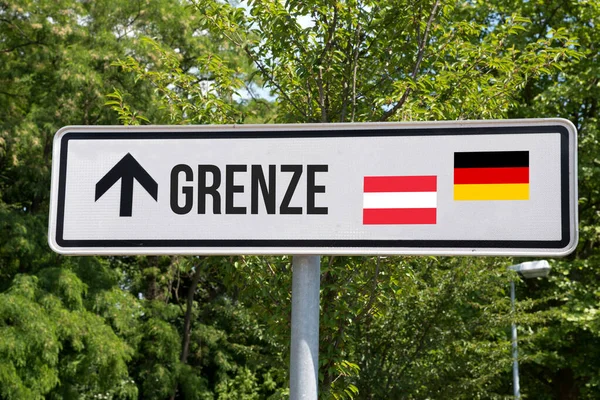奥地利和德国之间的一个标志和边界 — 图库照片