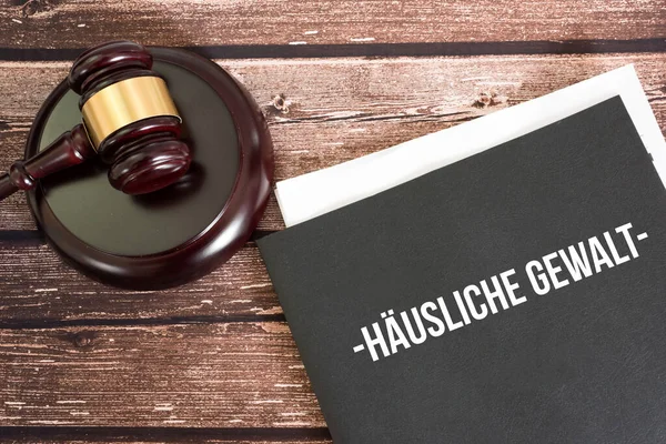 Richterhaken Und Häusliche Gewalt — Stockfoto